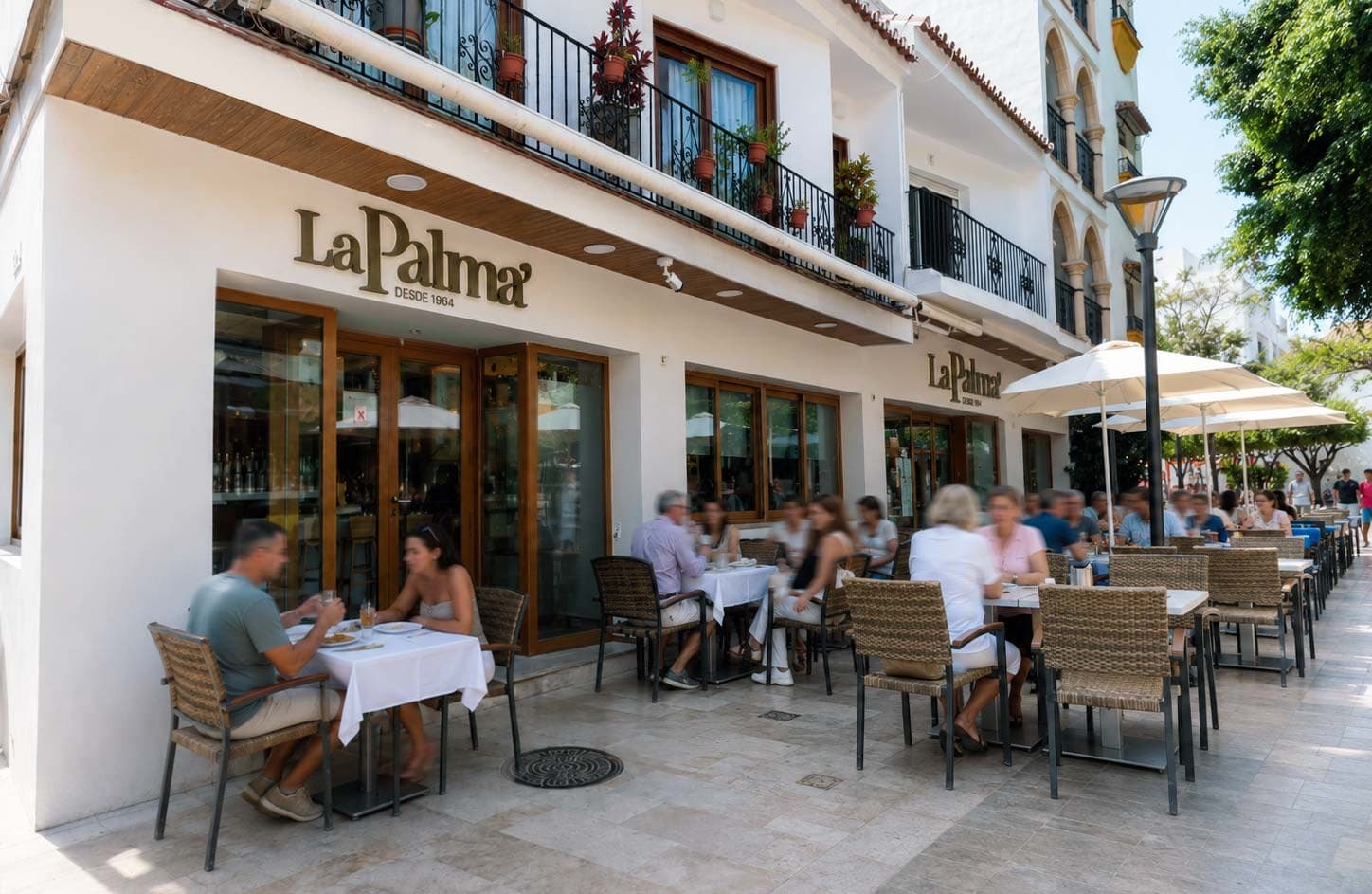 Mesa en La Palma, restaurante del casco antiguo de Estepona