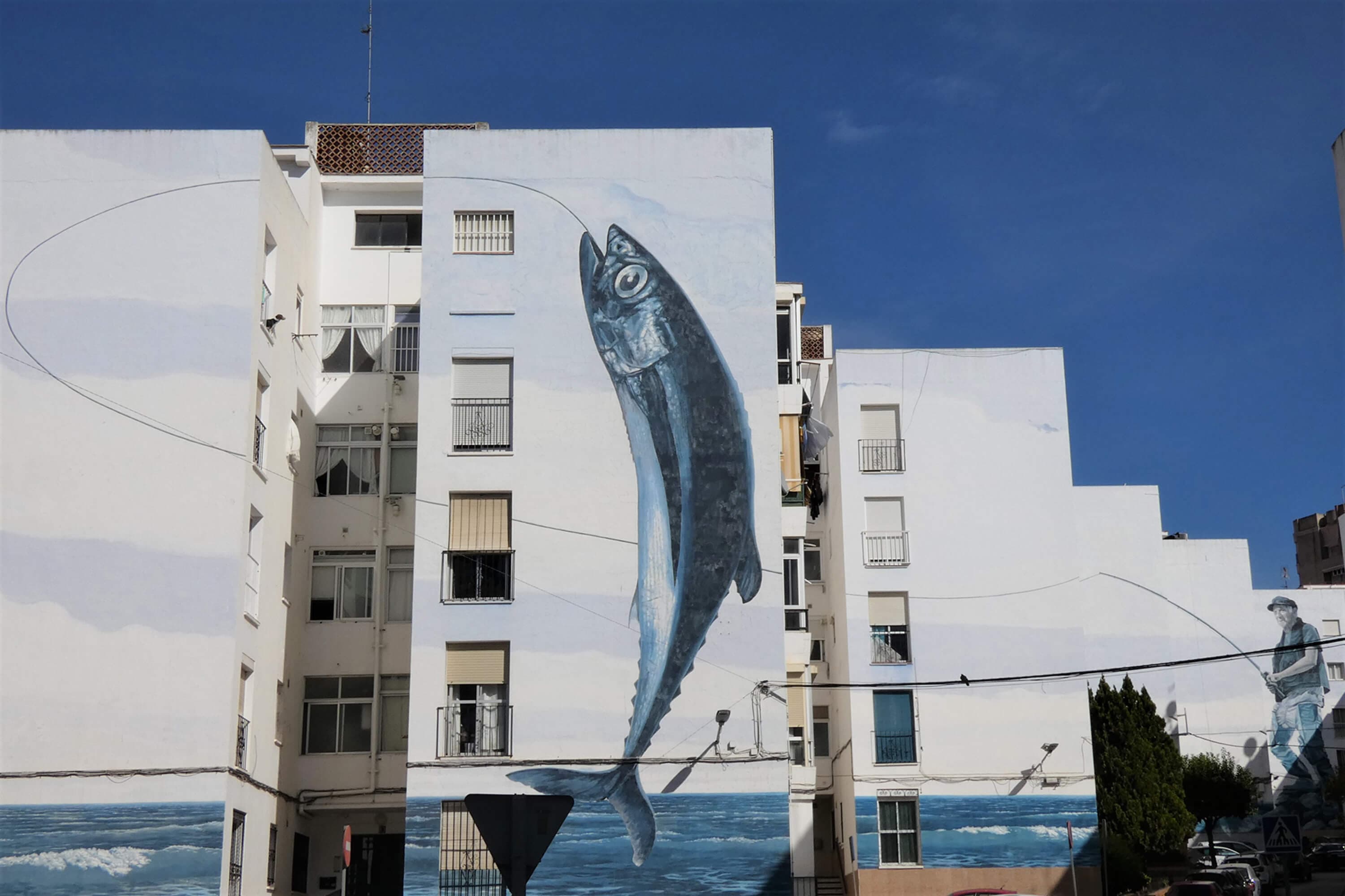 Mural 'Día de pesca' en el casco antiguo de Estepona.