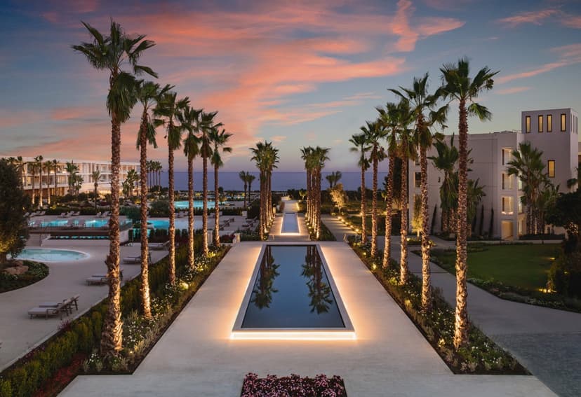 Ikos-Andalusia-_-Palm-Lake-Boulevard-Close-Up-Sunset_2880x1973