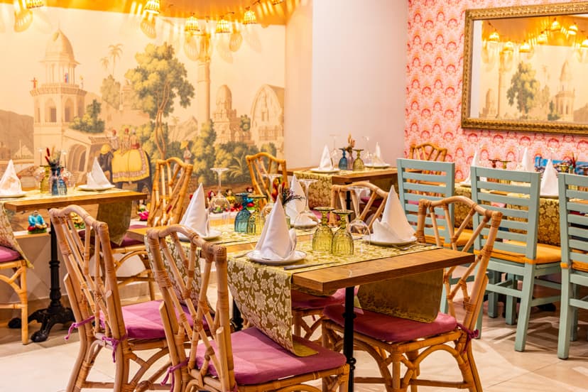 Restaurante India House — Restaurante, Zona Este
