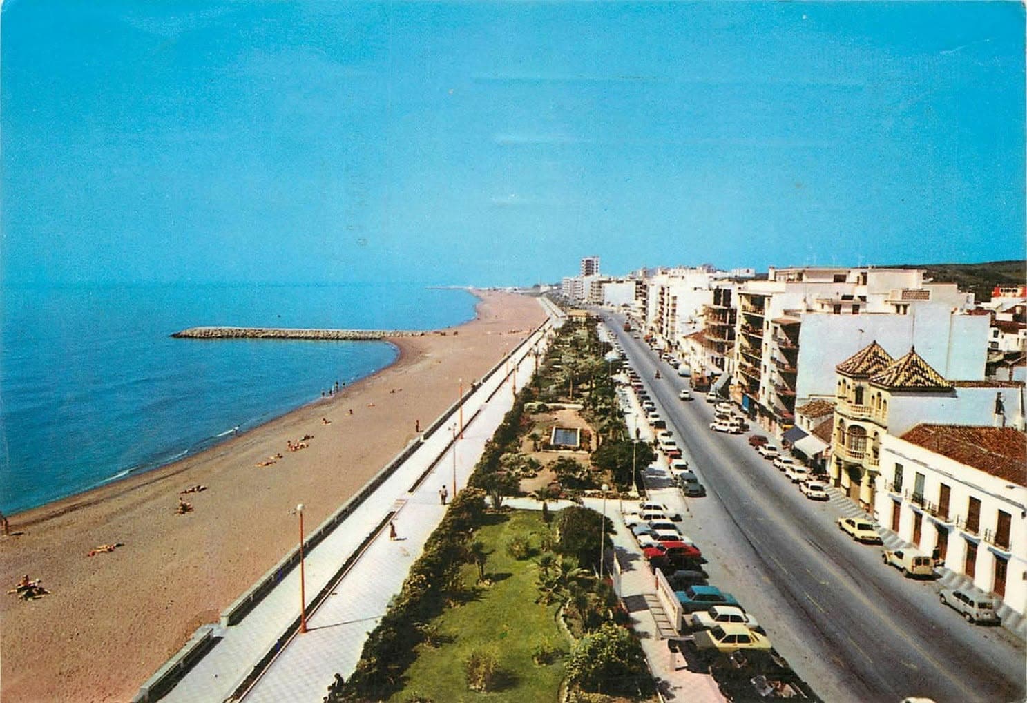 Postal antigua del Paseo Marítimo de Estepona, el que lleva el nombre de Pedro Manrique