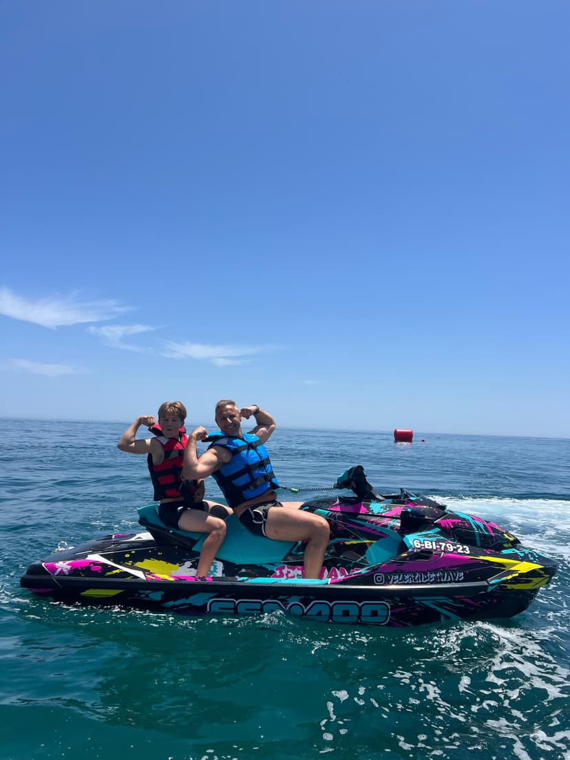 Moto de agua en Playa del Velerín