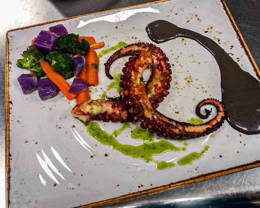 Restaurante Simonito — Restaurante, Puerto