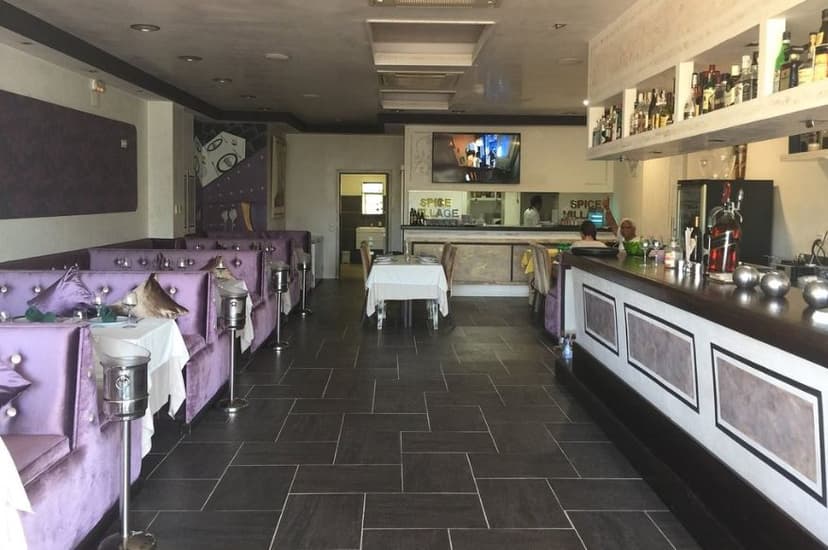 Spice Village (Hindú) — Restaurante, Zona Este