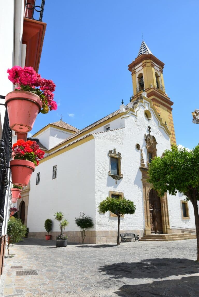 Fachada lateral de la Iglesia de los Remedios, Estepona
