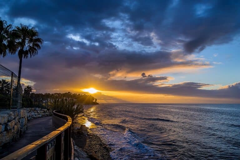 Senda Litoral de Estepona al amanecer