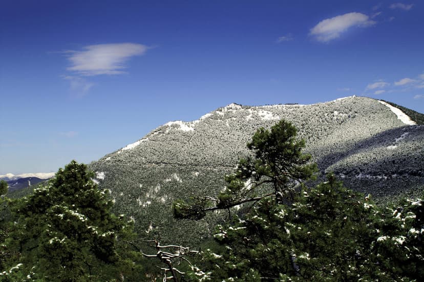 Sierra Bermeja — paisaje de montaña sobre Estepona