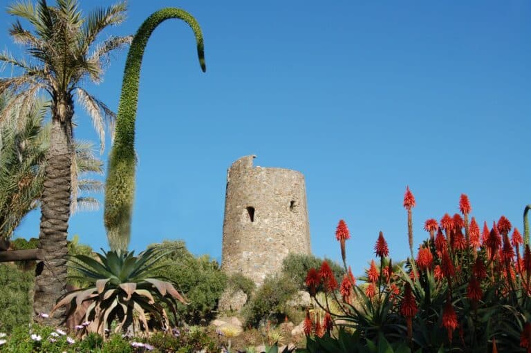 Torres almenaras de Estepona — vista litoral