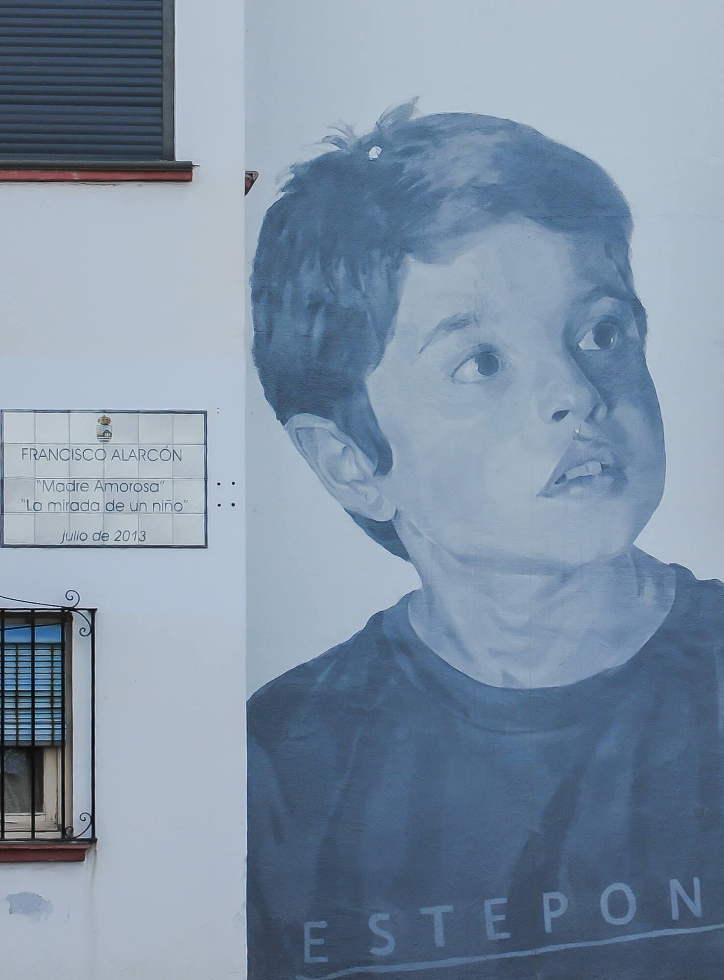 La Mirada de un Niño — mural de Fco. Alarcón en Barriada Primavera, Estepona