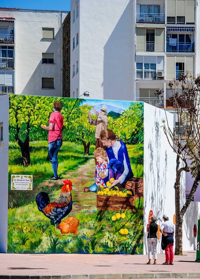 Mural "La Huerta de Irene" de Encarna de Hoyos en Estepona