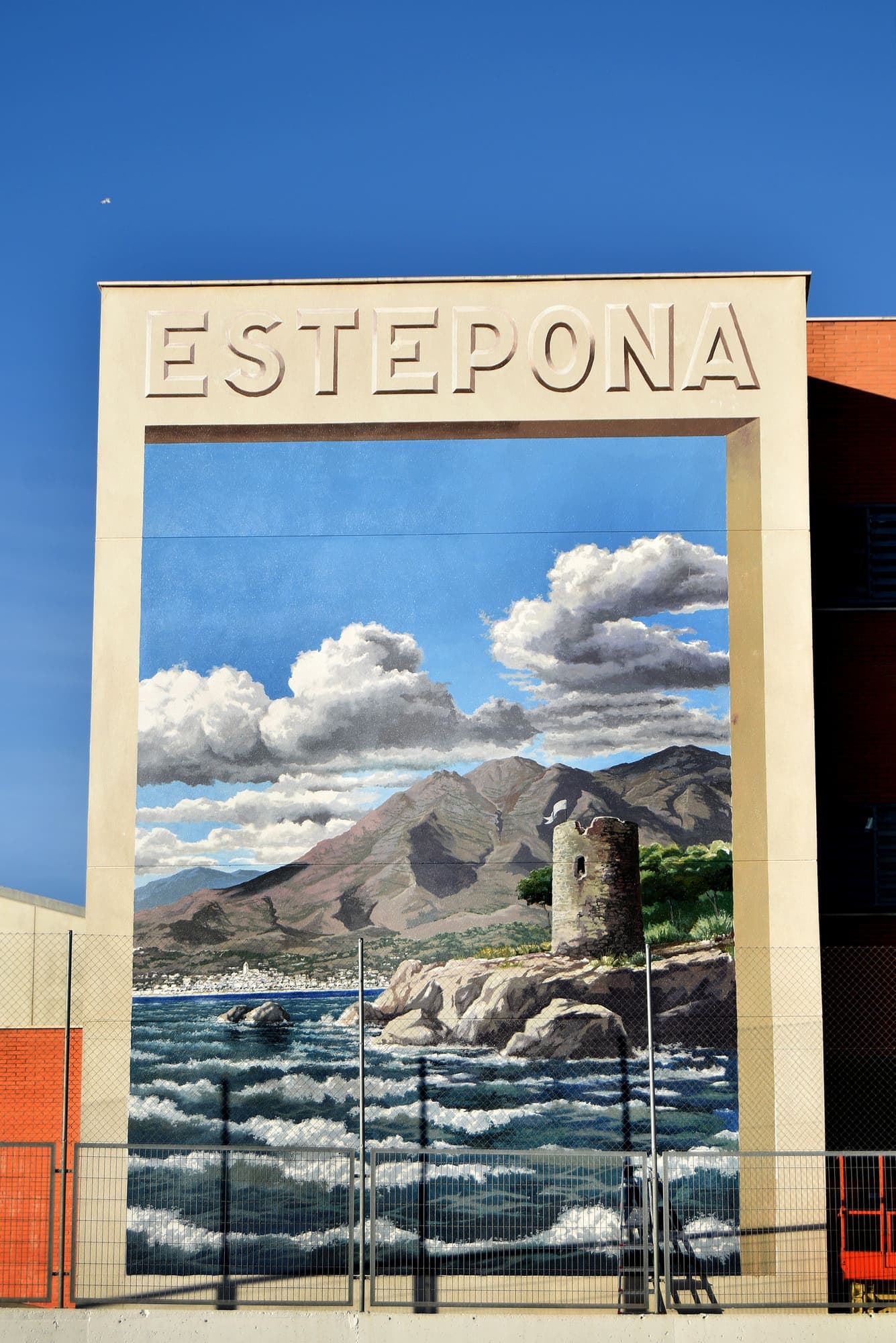 Mural "Desde el Mar" de José Fernández Ríos en Estepona