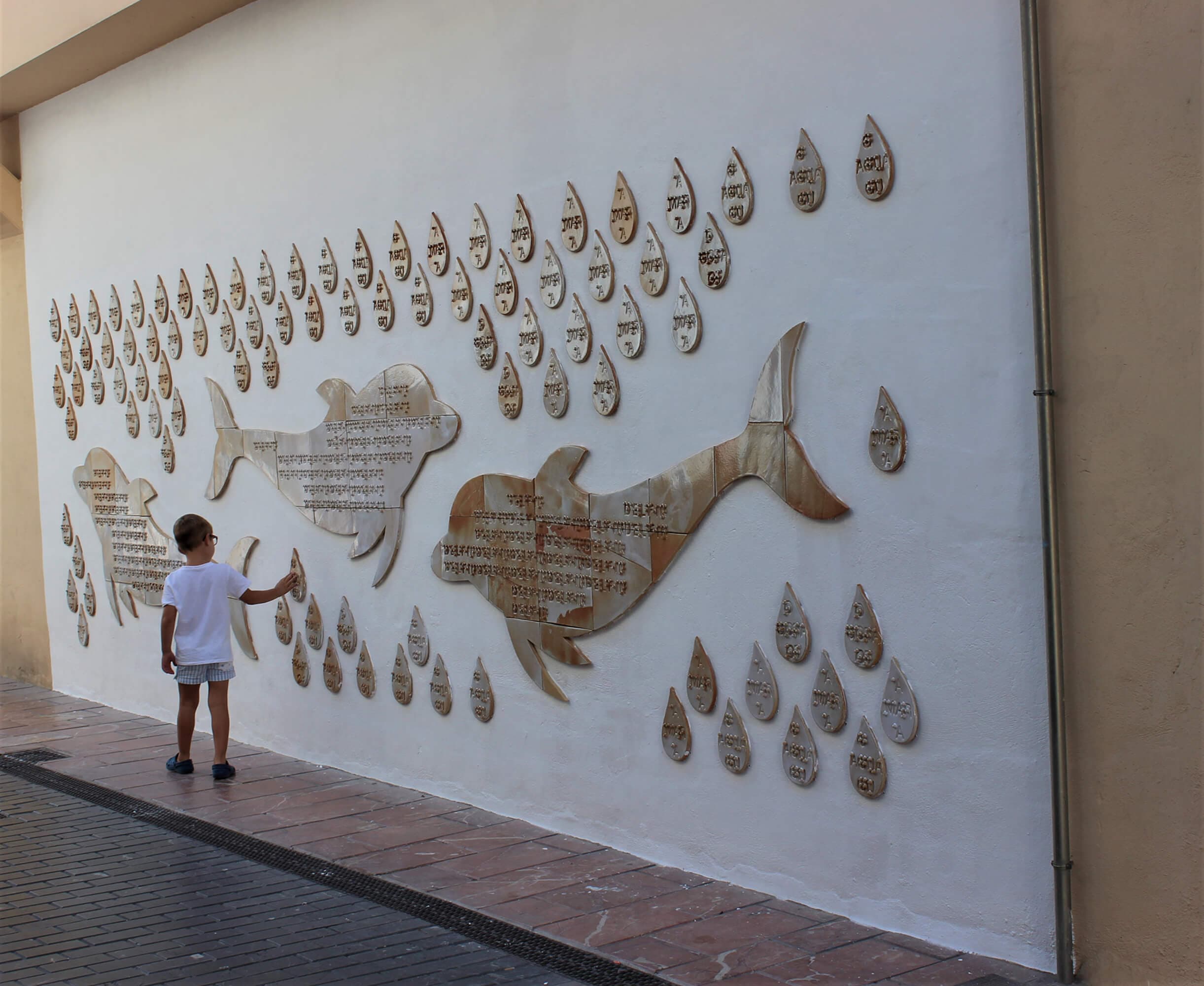 Mural "Agua" de Fran Redondo en Estepona