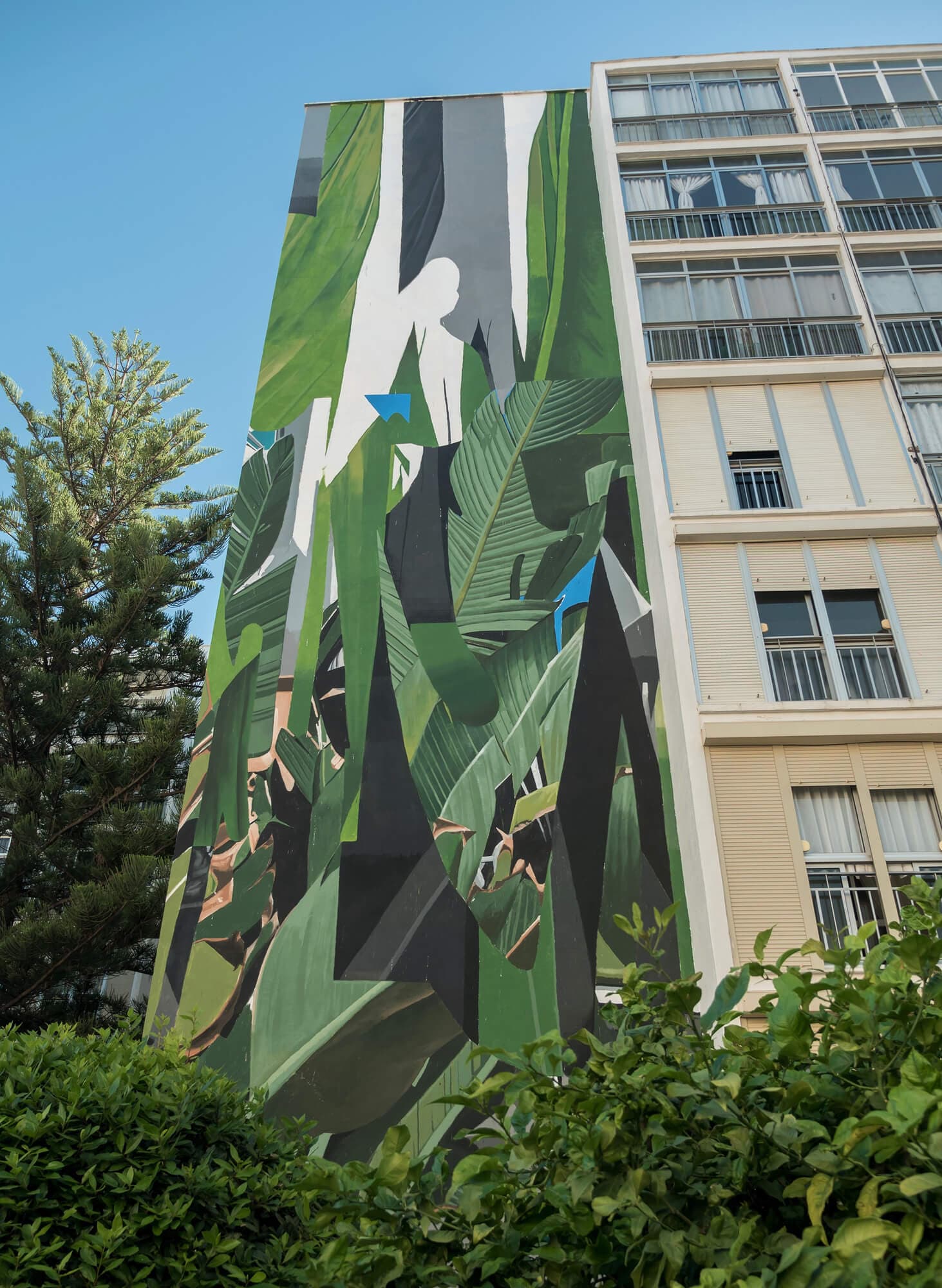 Mural "Fragmentación de un Entorno Concreto" de Alberto Montes Sánchez en Estepona