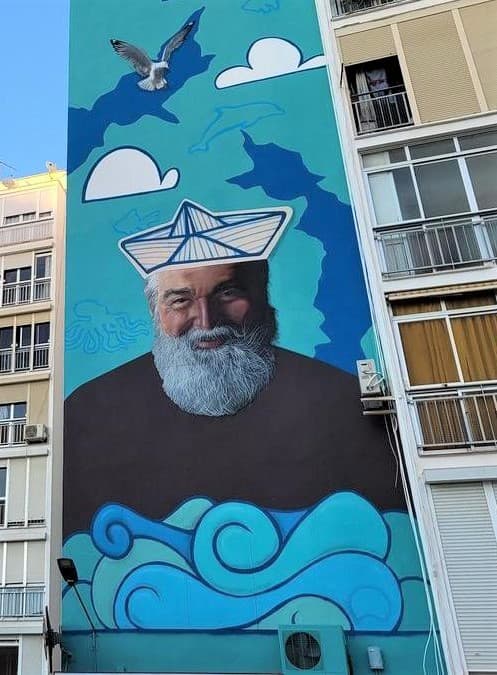 Mural "El Pescador Moderno" de Juan Pineda en Estepona