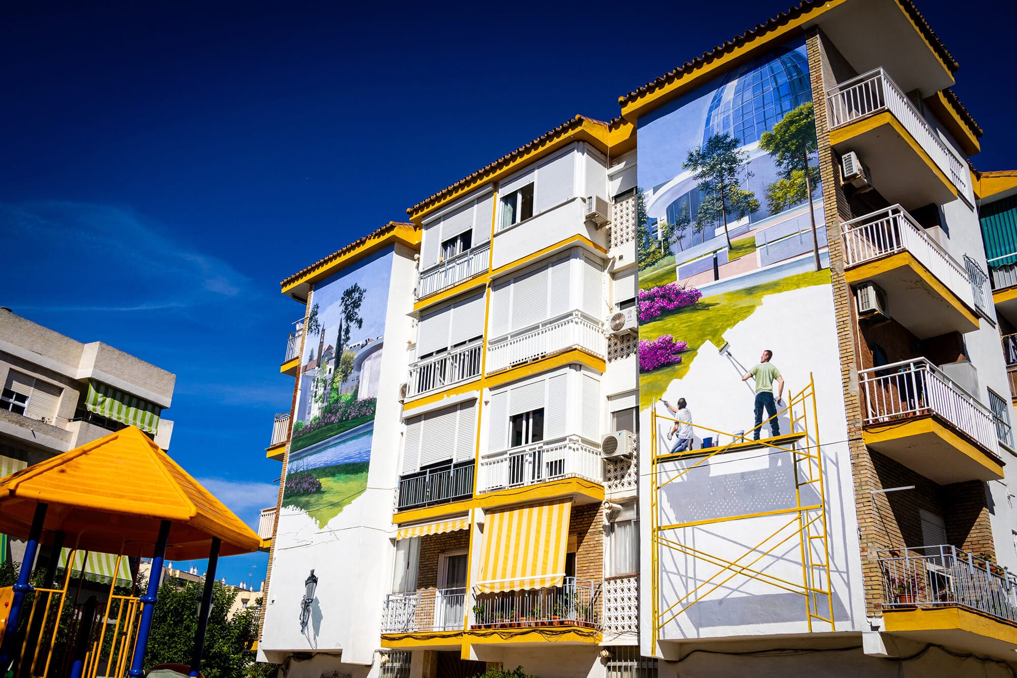 Mural "Trabajo de Altura" de José Fernández Ríos en Estepona