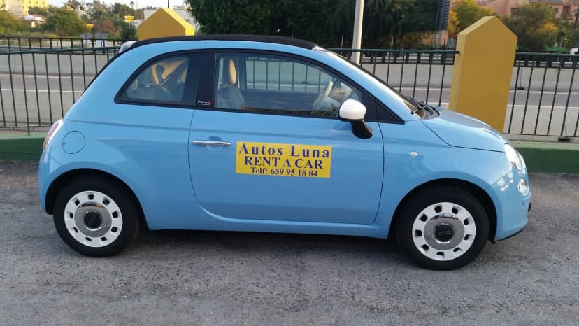 Utilitario descapotable de la flota de Autos Luna en Estepona