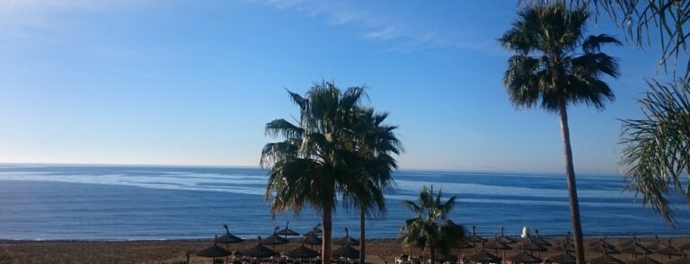 Playa de Casasola — arena fina y acceso fácil en el litoral este